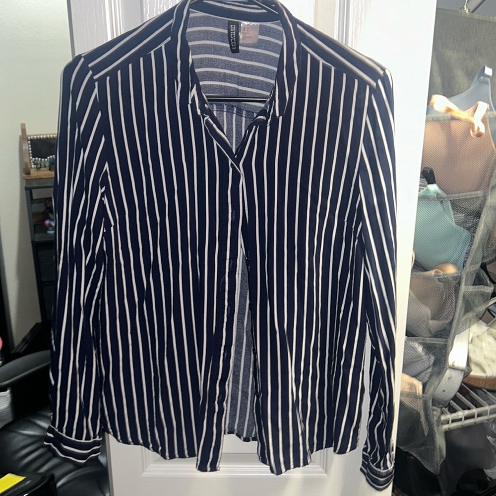 Blue ans white stripes button down